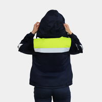 Vista posterior de parka ignífuga impermeable FIREWEAR® bicolor con capucha.